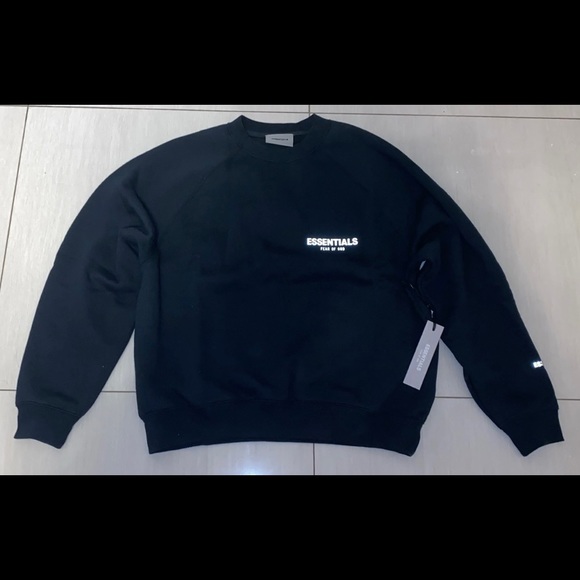 Essentials Clothes - Picture 2 of 5